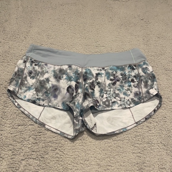 Lululemon speed up shorts 3" size 12 - Picture 2 of 5